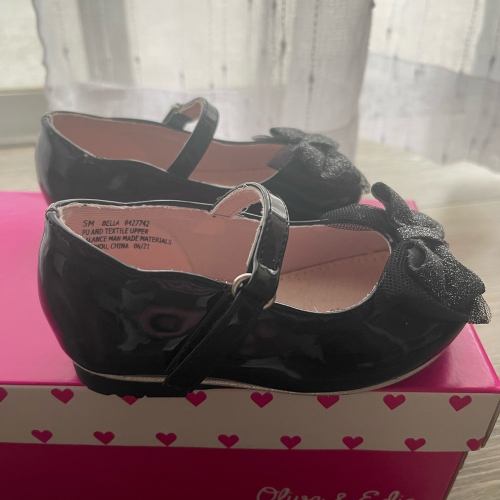 Dressy Toddler black shoes size 5
